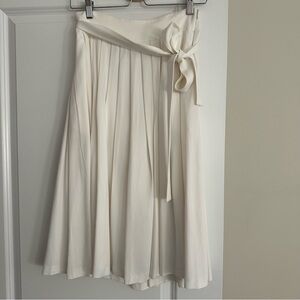 Off white skirt from Club Monaco. Gently worn.